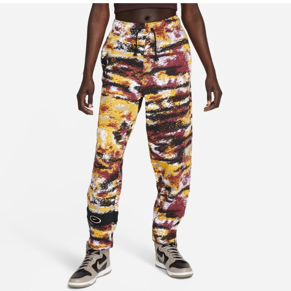 NIKE, Sportswear Essential sweatpants, DQ3587-010, size 1X, EUC